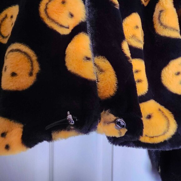 Free Haven Smiley Face Plush Hoodie - Picture 5 of 9